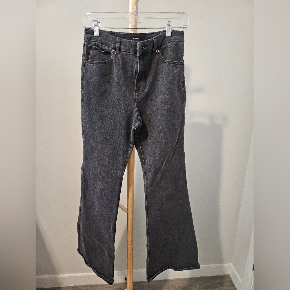 Express Women's Black Jeans. Flare High Rise Super Stretch (Size: 6/8/10)